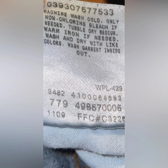 Brand: Levi’s, The Original Jean
Woman’s 515 Capri Jeans W/ Cropped Ankle - Picture 5 of 8